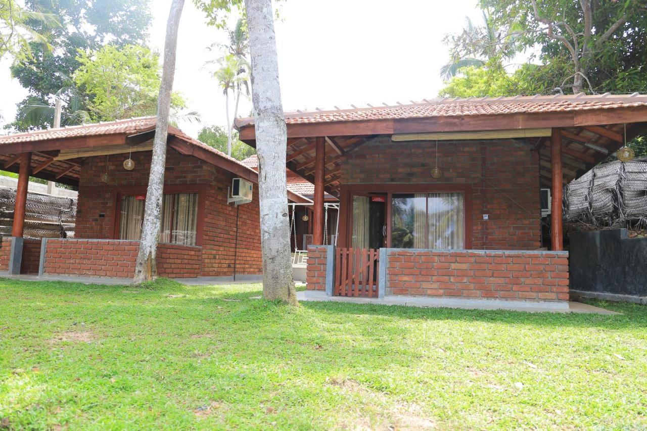 Click Hiriketiya Dickwella Exterior foto
