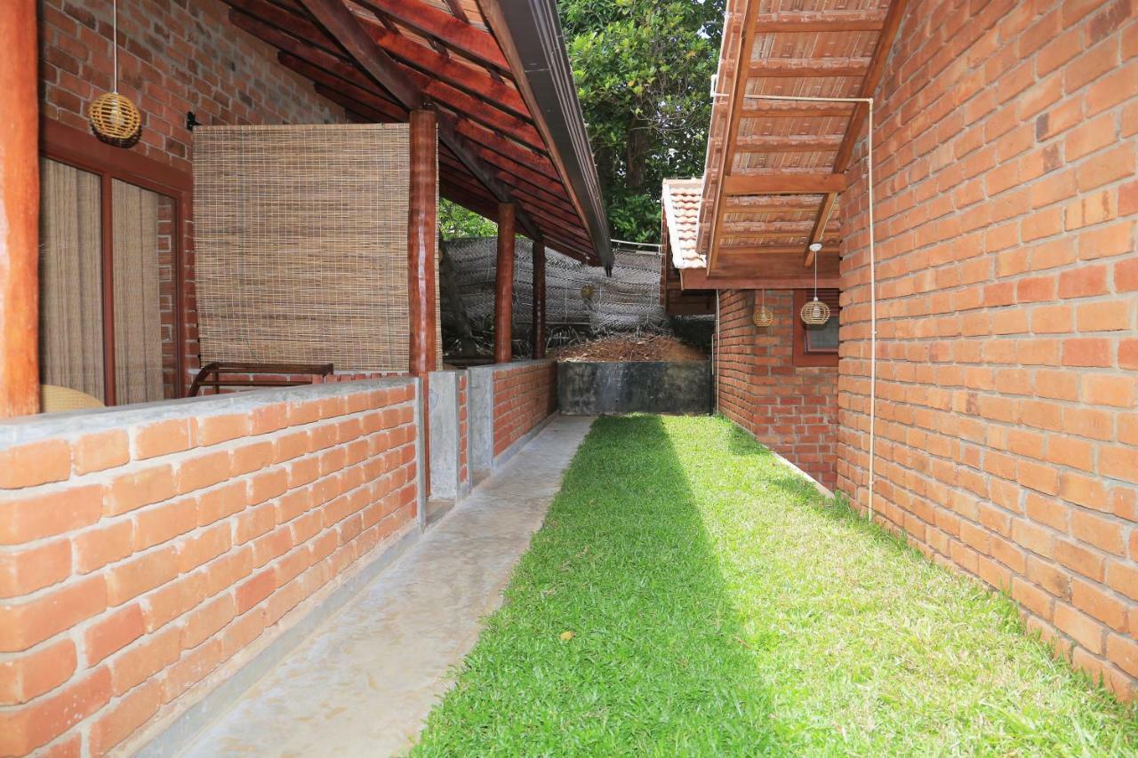 Click Hiriketiya Dickwella Exterior foto